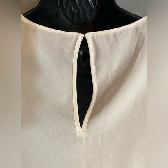 Banana Republic black and white sleeveless blouse - Picture 3 of 5